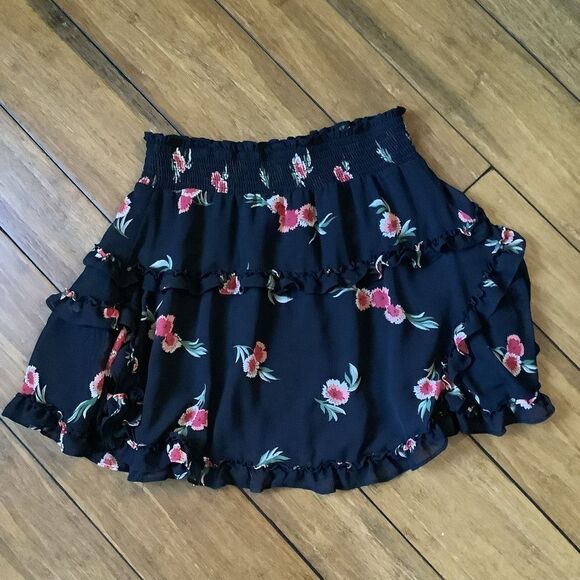 Urban Outfitters Floral Mini Skirt💐❤🙌 - Picture 2 of 4